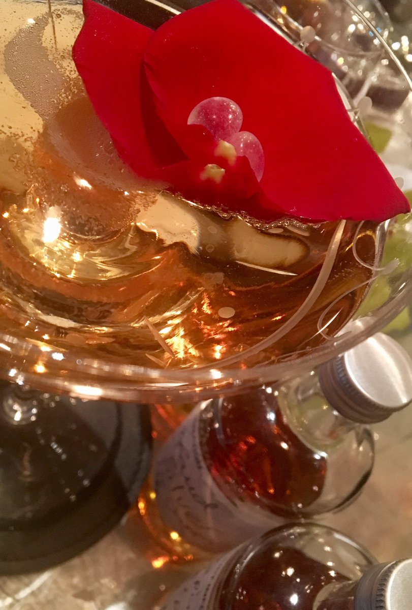 Tweet1MoreTime's tweet photo. Wed is looking #fleurissimo @TheConnaught talking #Cognac w/ @MichelleBrachet & @champdenwhite https://t.co/QREPDfoLWg