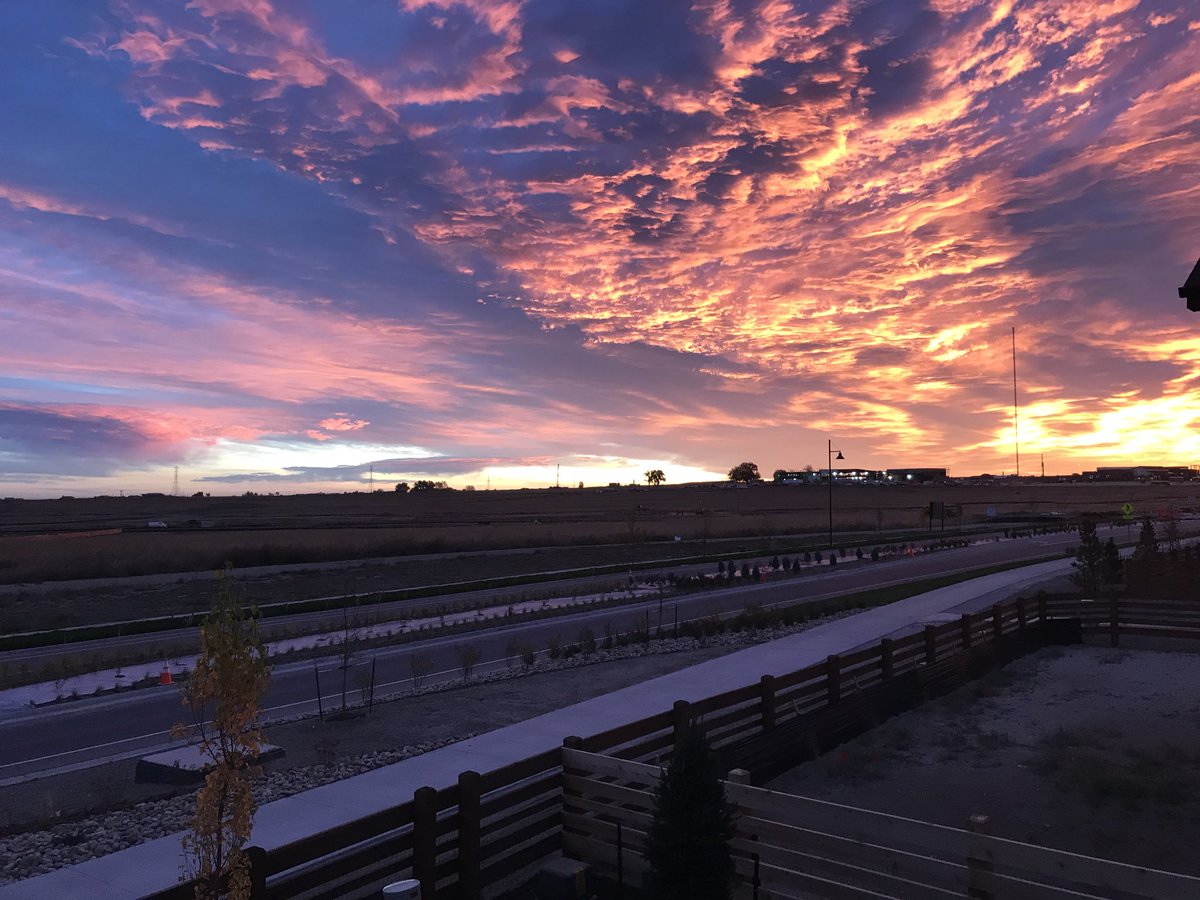 AeRoss's tweet photo. We picked a good spot to build a house. #ViewFromDeck https://t.co/YKIDgQlnsT