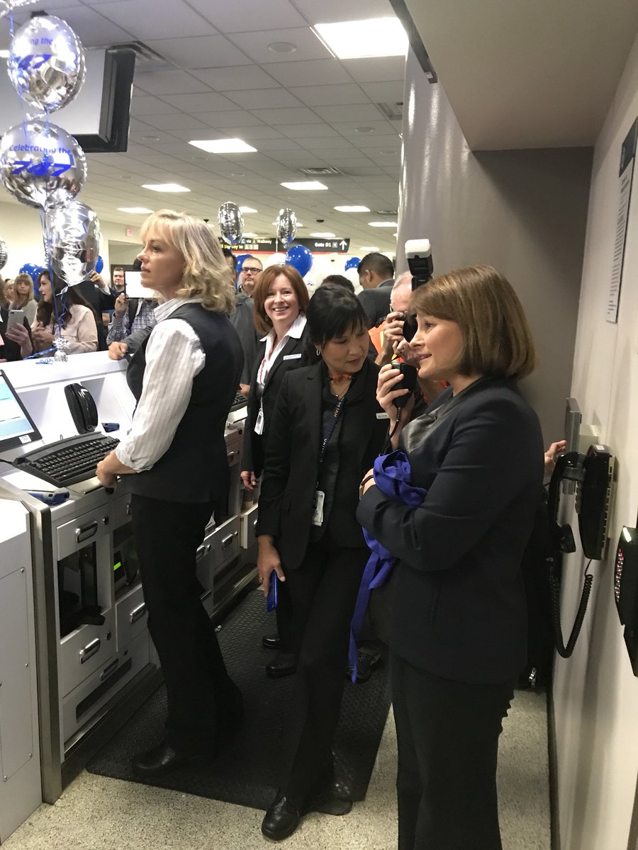 cinthiawalker18's tweet photo. @weareunited #beingunited #farewellua747 Today we are saying good bye to the Queen of the skies at IAH @JillDE @kategebo @bj_youngerman ✈️💙 https://t.co/u36JgtmSGX