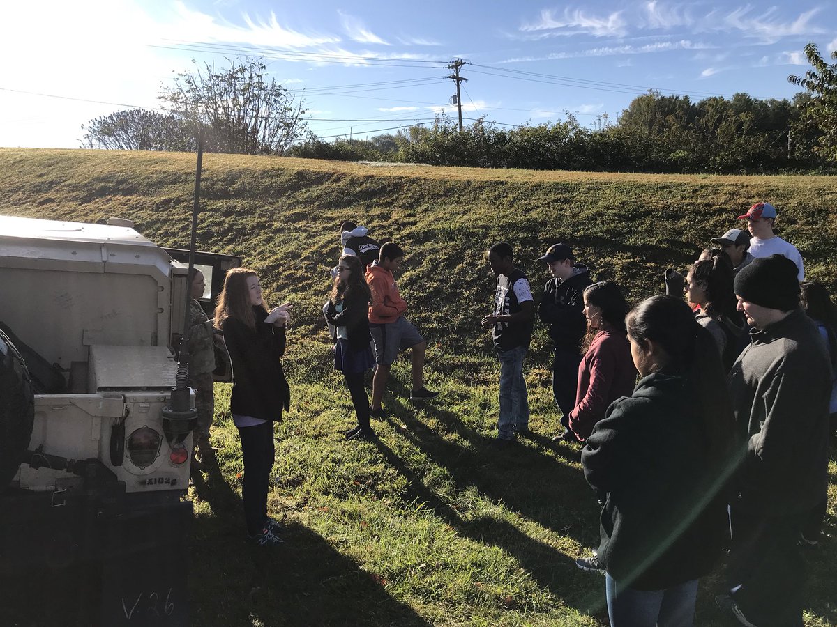 CharlesBratu's tweet photo. OCS learning about the National Guard this morning. #militaryopportunities #classroomwithoutborders https://t.co/cht9D1WulD