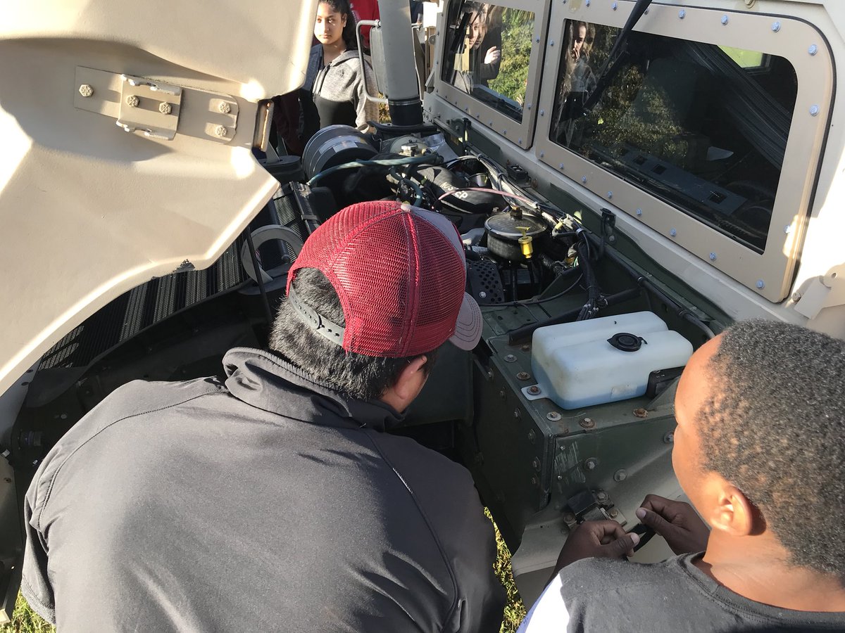 CharlesBratu's tweet photo. OCS learning about the National Guard this morning. #militaryopportunities #classroomwithoutborders https://t.co/cht9D1WulD