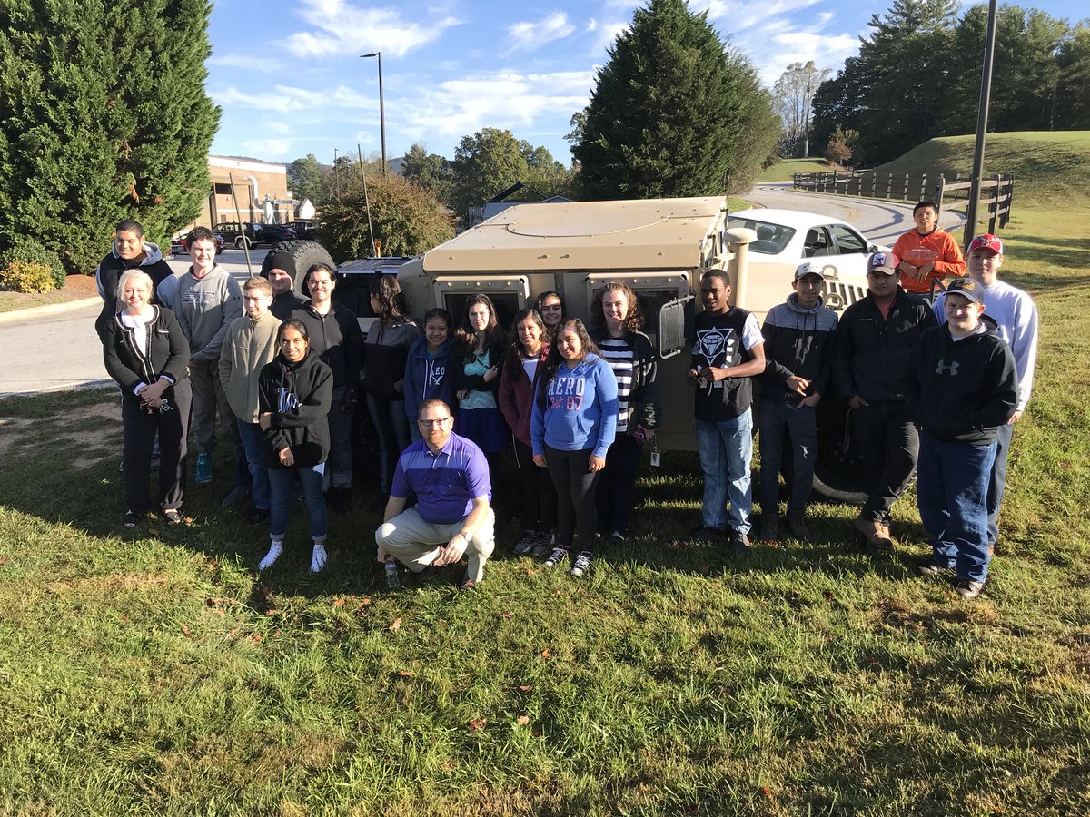 CharlesBratu's tweet photo. OCS learning about the National Guard this morning. #militaryopportunities #classroomwithoutborders https://t.co/cht9D1WulD
