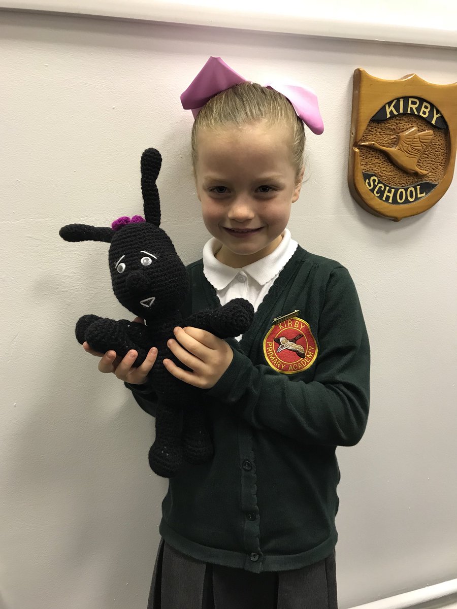 kirbyreach2's tweet image. Letters being written by our @VisibleLearning ambassadors to the kind lady who brought our characters to life! #learningdispositions