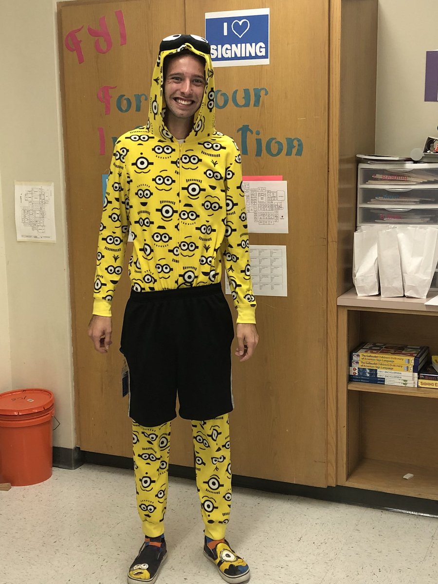 deafedteach's tweet photo. Pajama day awesomeness @IronsCougars https://t.co/JlINttaTBw