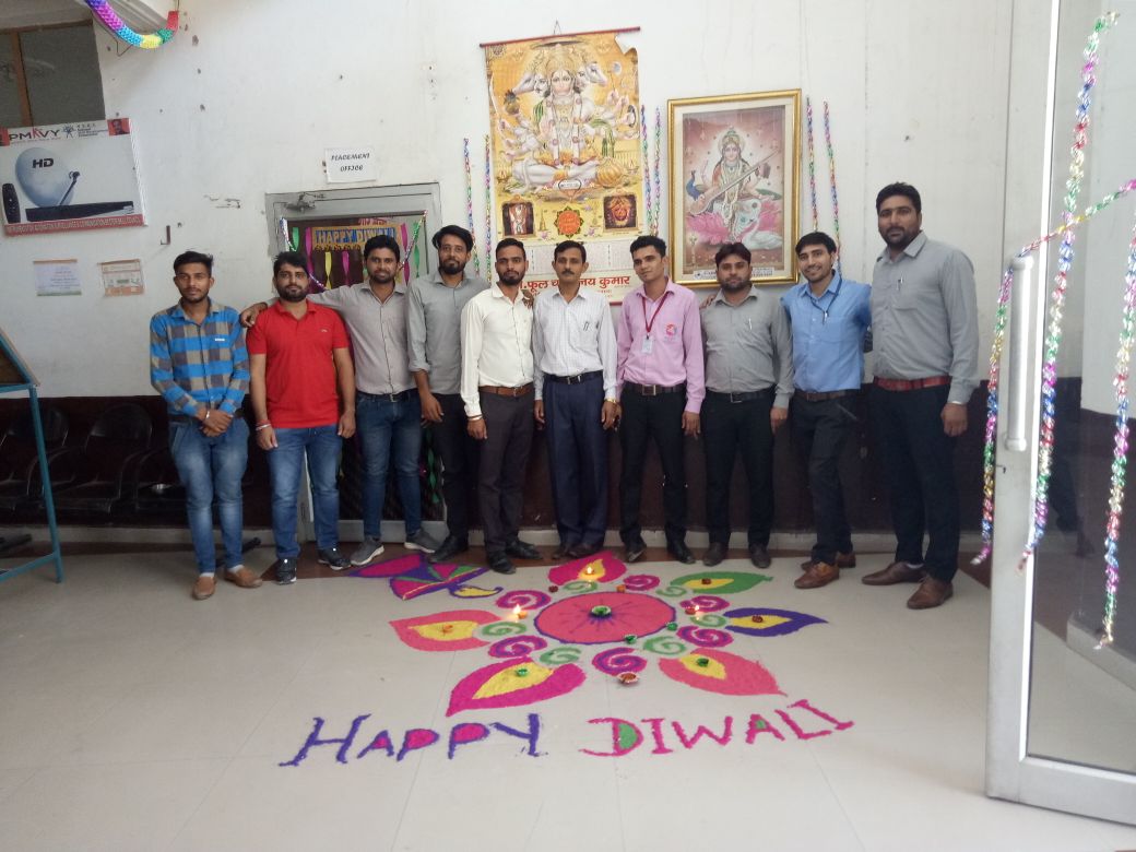 krnkk70's tweet photo. Celebrating Dipawali at Pmkvy centre .....Happy Dipawali to All 
@AgileSkill  @PMKVY2 @MSDESkillIndia @PMOIndia @NSDCINDIA @RajeshAgrawal94 https://t.co/jQTNMTysKy