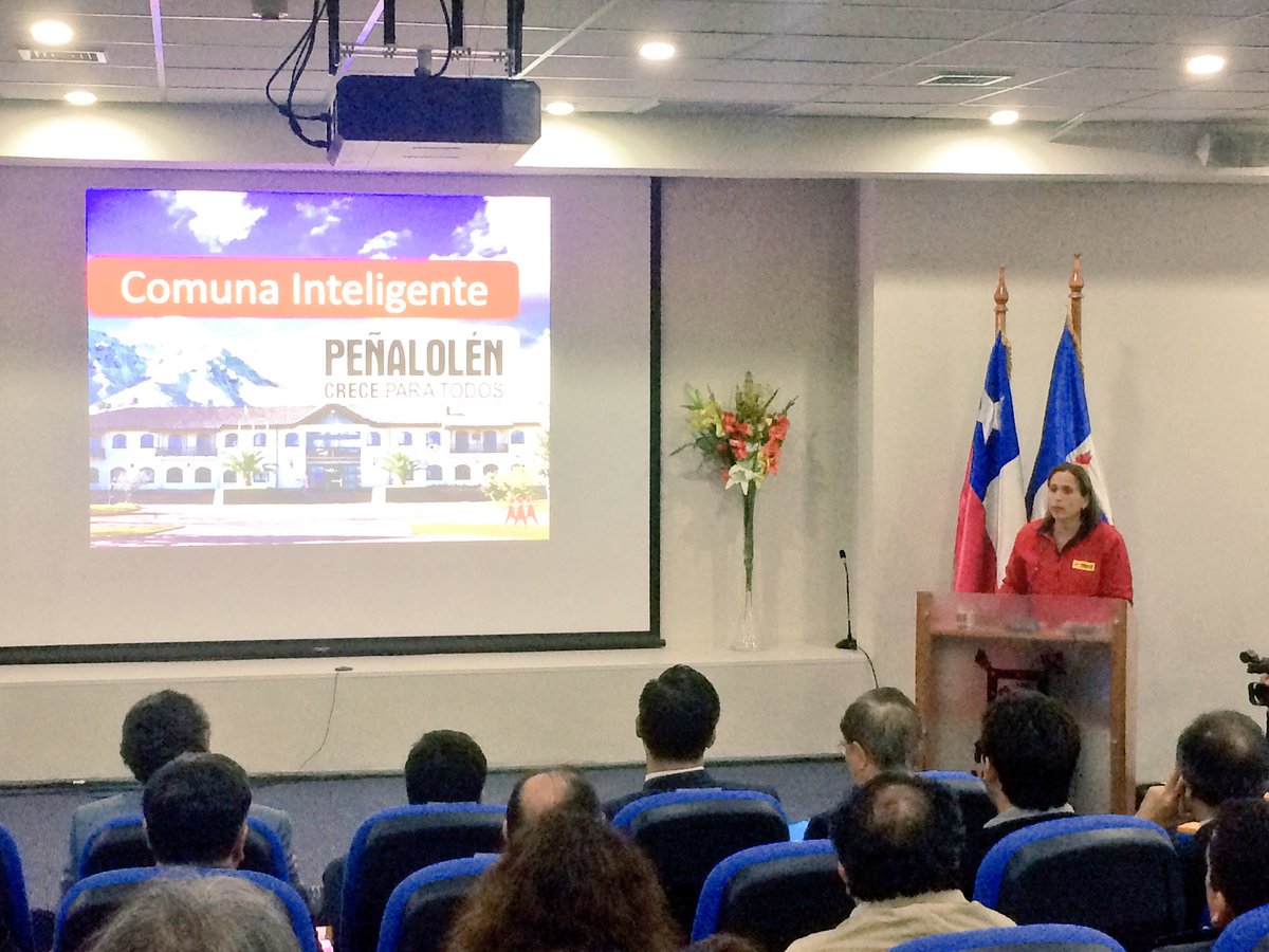 usach's tweet photo. Alcaldesa @CarolinaLeitao presenta "Peñalolén, desafíos para una comuna" https://t.co/wcMVbtNbvh