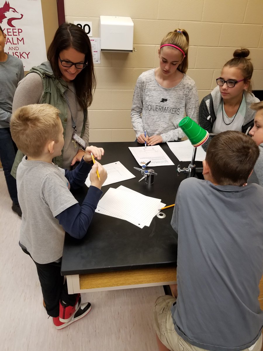 1ClintWilson's tweet photo. Students in @BethRivas22 class working through the engineering design process as they create a new student desk. #TSCStem #TSCSchools https://t.co/Za1hDarJq2