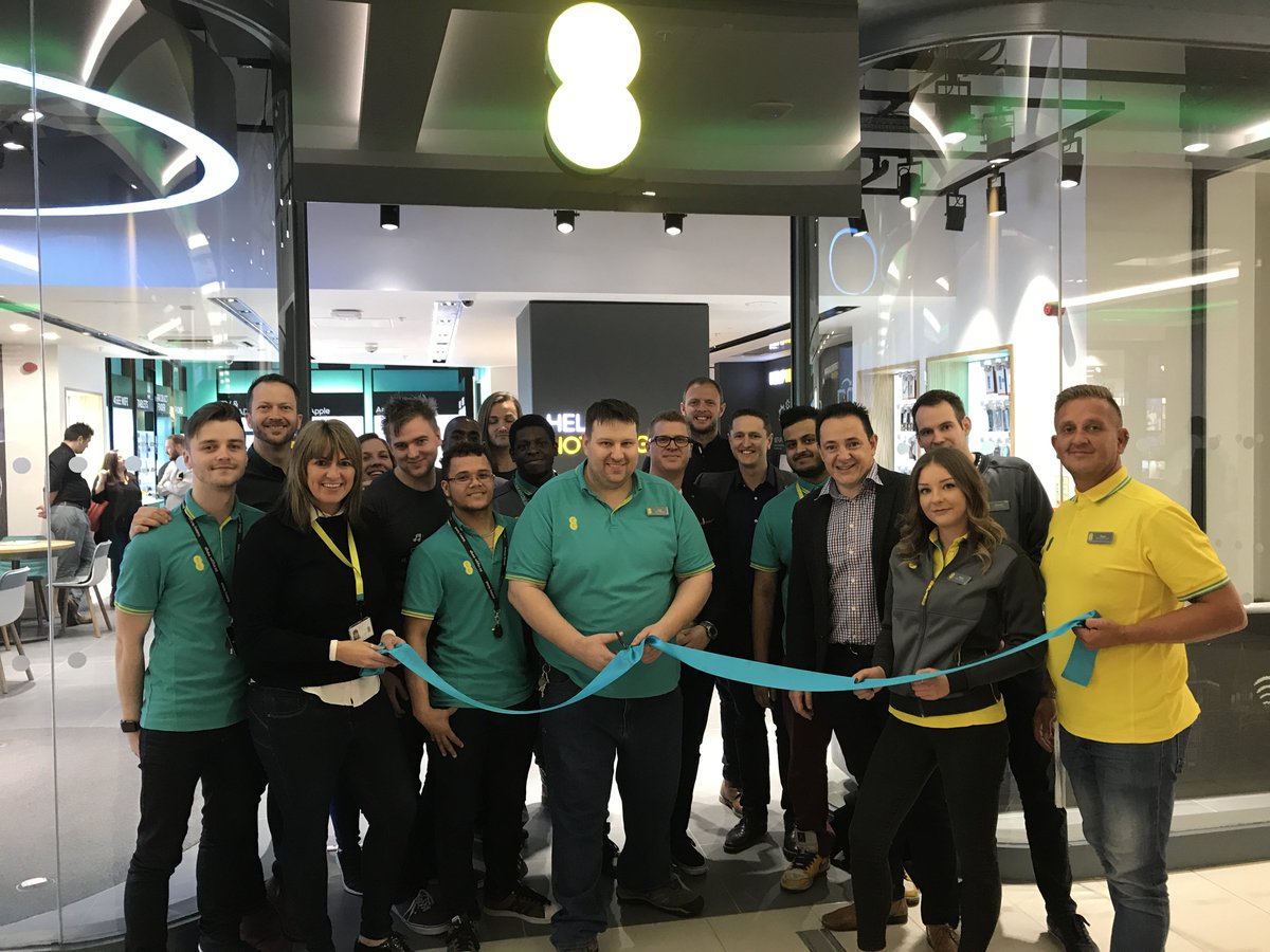 EE's tweet photo. Today is the grand opening of our new showcase store in @intuVictoriaCen, Nottingham. Come and meet the team, if you're in the area. https://t.co/WSj4htBnwv
