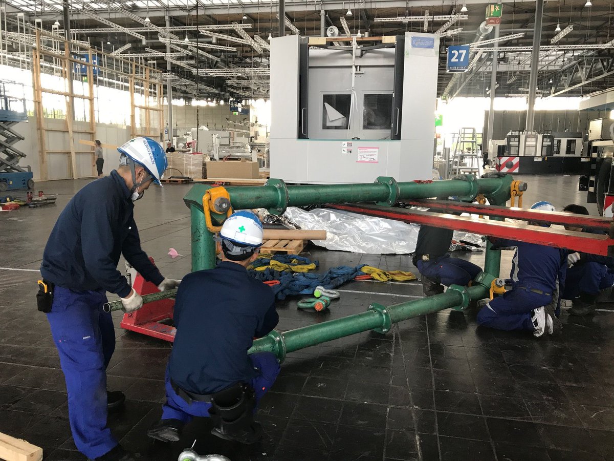 GmbhLgh's tweet photo. Die LGH unterstützt auf der @EMO_HANNOVER: https://t.co/927ZwhUBcb #lifting #liftingquality #EMOHannover #LGH #quality #Messe #Isewan https://t.co/EAeWtAqjSj