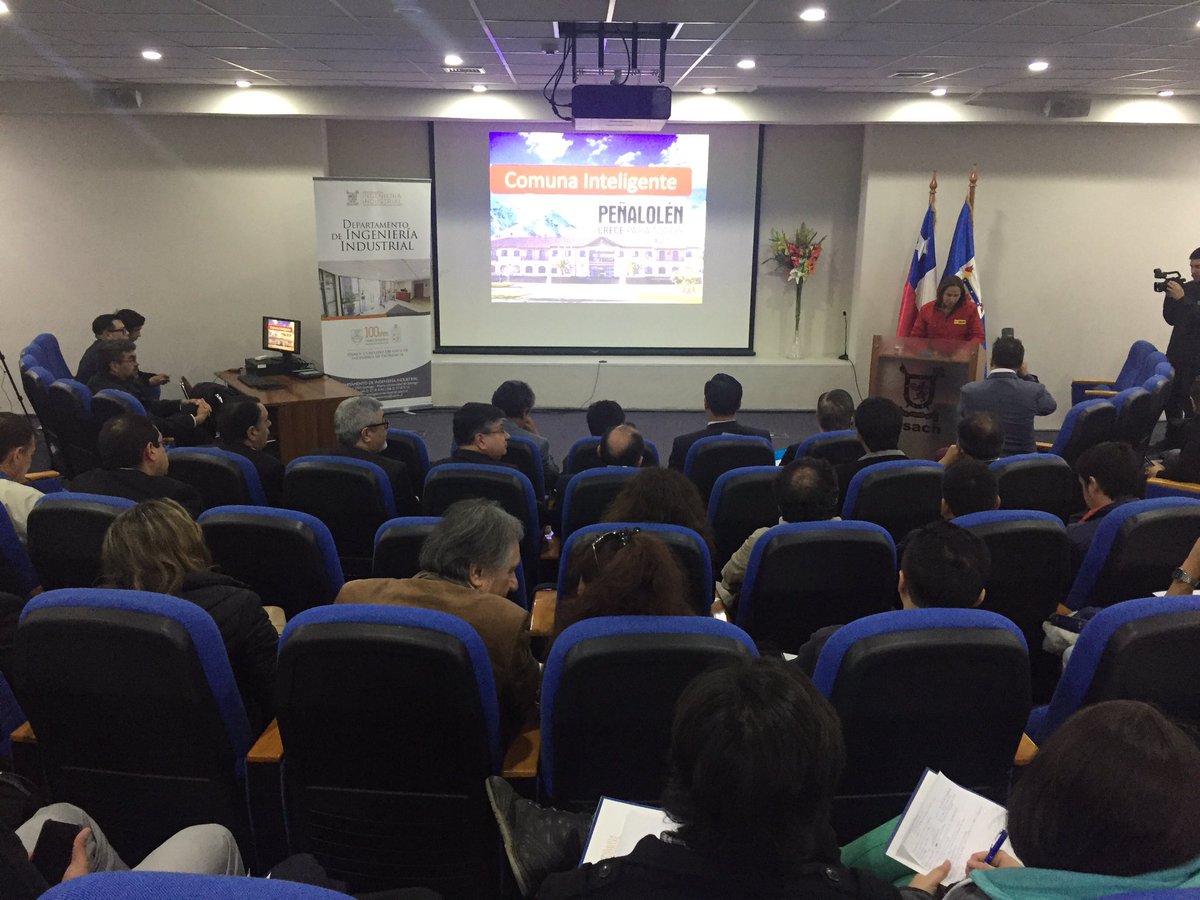 penalolen's tweet photo. Alcaldesa @CarolinaLeitao exponiendo sobre desafíos digitales de @penalolen en seminario @usach "Santiago de Chile, mi smart city" https://t.co/hCChjPIAlA