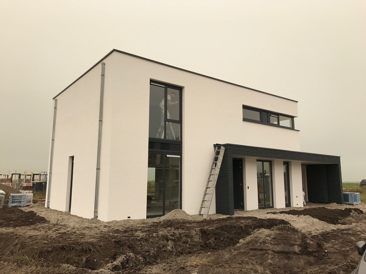 BouwRegeling's tweet photo. Deze moderne woning in Zeewolde is reeds opgeleverd. #oplevering #Zeewolde #modernewoning https://t.co/m5Lunof3xP