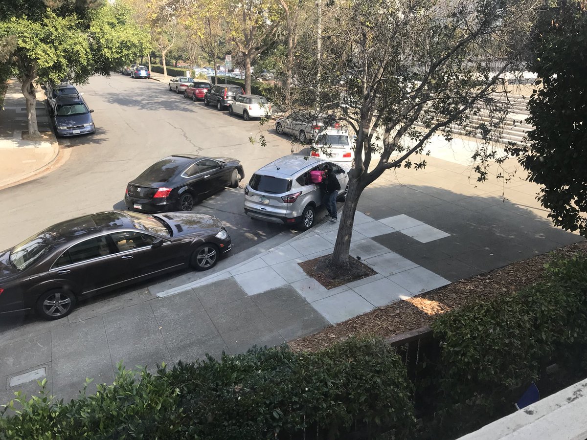 stellesmith's tweet photo. @sfpd. Even with this photo of the LICENSE PLATE you can’t get my bag back? https://t.co/gE0osQpZvh