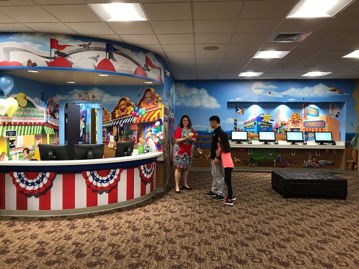 WackyWorldS's tweet photo. Latest installation at @MyLibertyLive! Great job by #BruceBarry and the #WackyWorldStudios team! #customdecor #scenicdesign #interiordesign https://t.co/9TC1ysvep5
