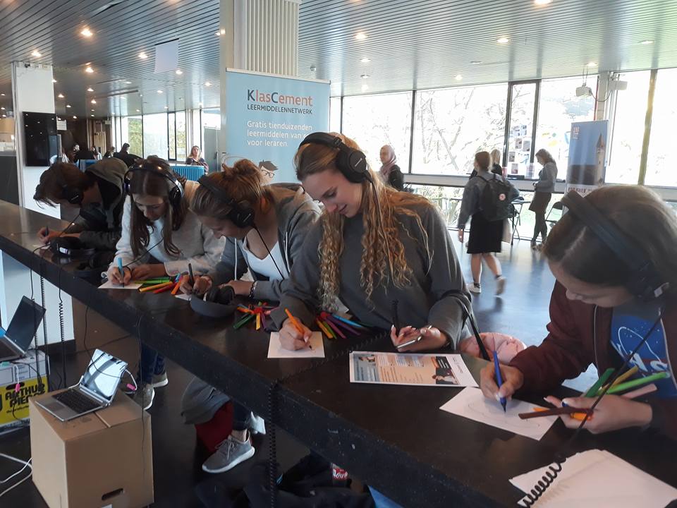 klascement's tweet photo. KlasCement op #Cultuurdagen @canoncultuurcel. Niet wachten met cultuur (en geschikt lesmateriaal 😊) te integreren in de lerarenopleiding! https://t.co/jMne63d7ea