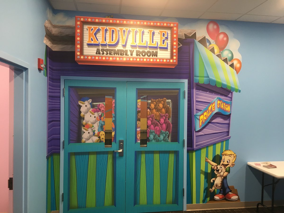 WackyWorldS's tweet photo. Latest installation at @MyLibertyLive! Great job by #BruceBarry and the #WackyWorldStudios team! #customdecor #scenicdesign #interiordesign https://t.co/9TC1ysvep5