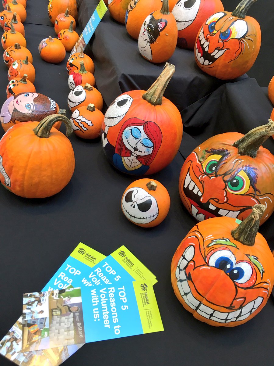 CollegeParkShop's tweet photo. Don't miss the #GreatPumpkinSale today! 🎃 #TorontoCollegePark #Atrium @gwlra @DowntownYonge https://t.co/jVphtYpzsu