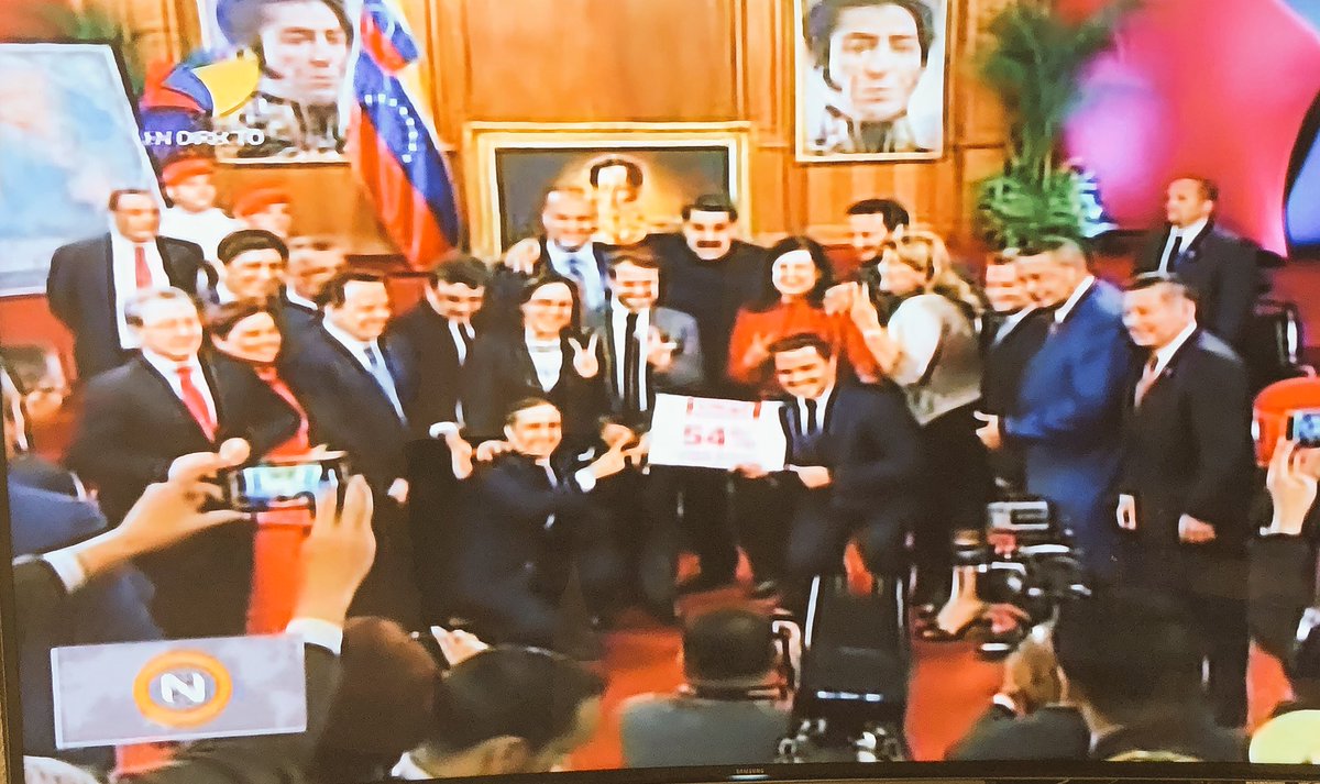 vwinstonv's tweet photo. Ningún imperio tendrá injerencias sobre Venezuela, hoy el pueblo ha hablado, el pueblo anhela la paz y la unión #BolívarBolivariano https://t.co/Oj0sUSOJLb