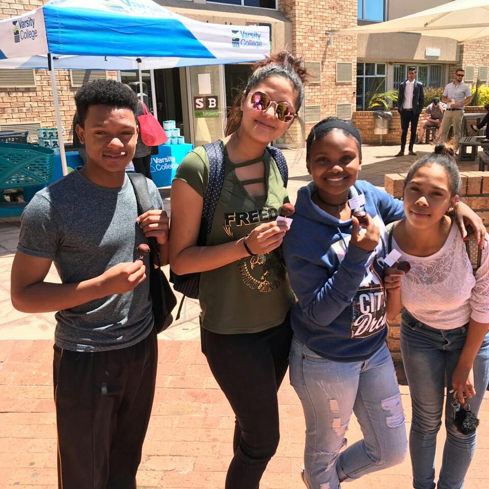Varsity_College's tweet photo. #VCPE's SLB had 1 last surprise for the students before everyone heads off for study leave #VCSLB #chocolatecupcakeday https://t.co/GU4wnVjSUy