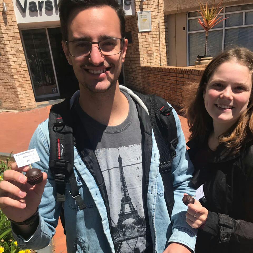 Varsity_College's tweet photo. #VCPE's SLB had 1 last surprise for the students before everyone heads off for study leave #VCSLB #chocolatecupcakeday https://t.co/GU4wnVjSUy