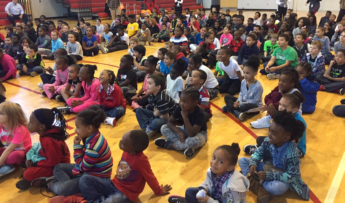 WilsonElementa2's tweet photo. So excited to be talking about energy conservation with the Energize Guyz! #ohioedison @YtownSchools #thewilsonway https://t.co/8wDYnllbL5