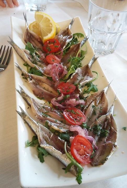 RicetteModenesi's tweet photo. Carpaccio di alici dell’amico Giulio! #ricette #pesce #alici #17ottobre #carpaccio https://t.co/aGmAXovSQo
