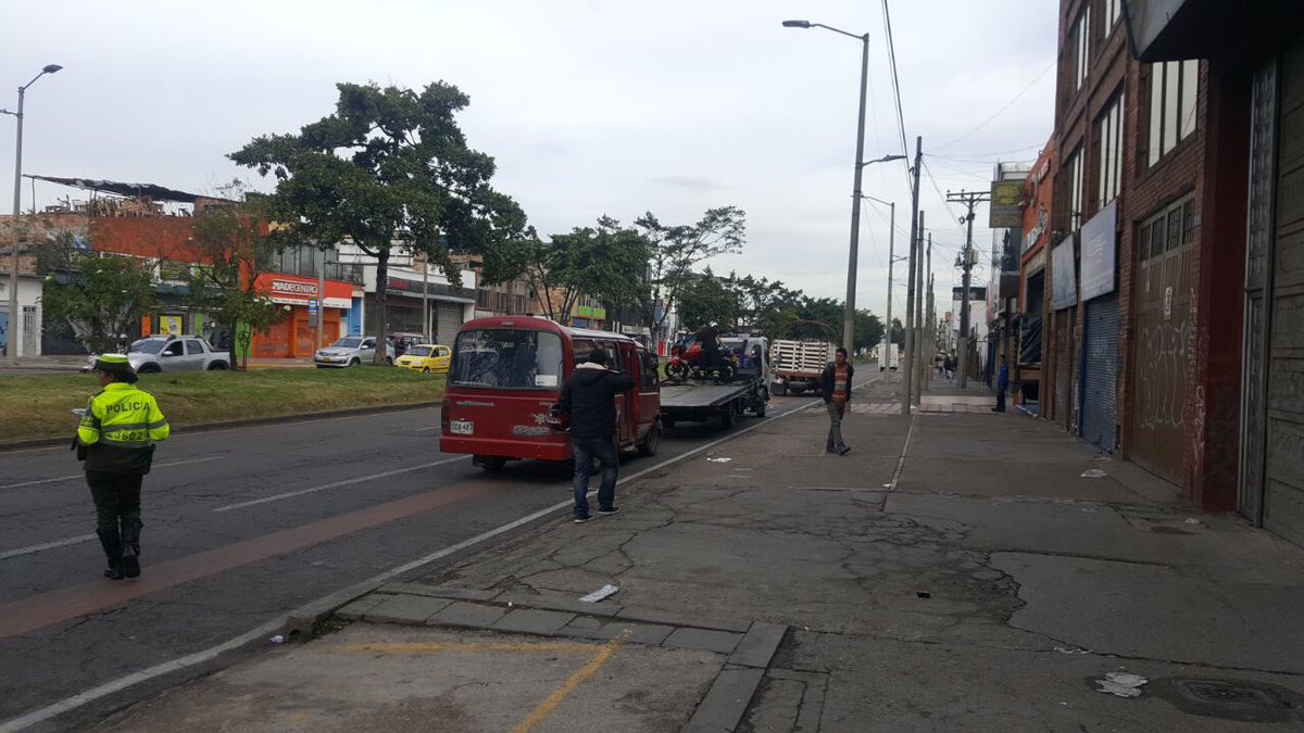 SectorMovilidad's tweet image. 🚌Los Carriles Preferenciales permiten que más bogotanos se muevan mejor. Garantizamos su uso correcto  en la Av. 1 de Mayo. #UnaBuenaMovida