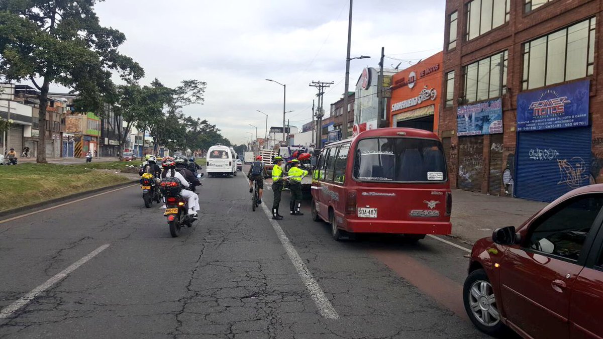 SectorMovilidad's tweet image. 🚌Los Carriles Preferenciales permiten que más bogotanos se muevan mejor. Garantizamos su uso correcto  en la Av. 1 de Mayo. #UnaBuenaMovida