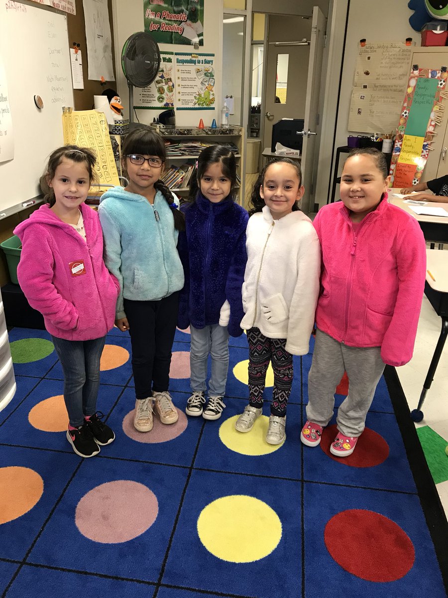 jackieszczerba's tweet photo. My fuzzy coat group! #ineedtogetone #imnotinthegroup😂 https://t.co/HnaXAcmbtT