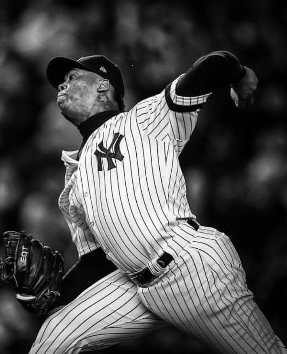 MikeHaysman's tweet photo. What a superb snap from ace sports photographer Rob Tringali. #AroldisChapman #Yankees #Closer #100mphplus #CubanMissile #Flamethrower https://t.co/MPE6clgZ8j