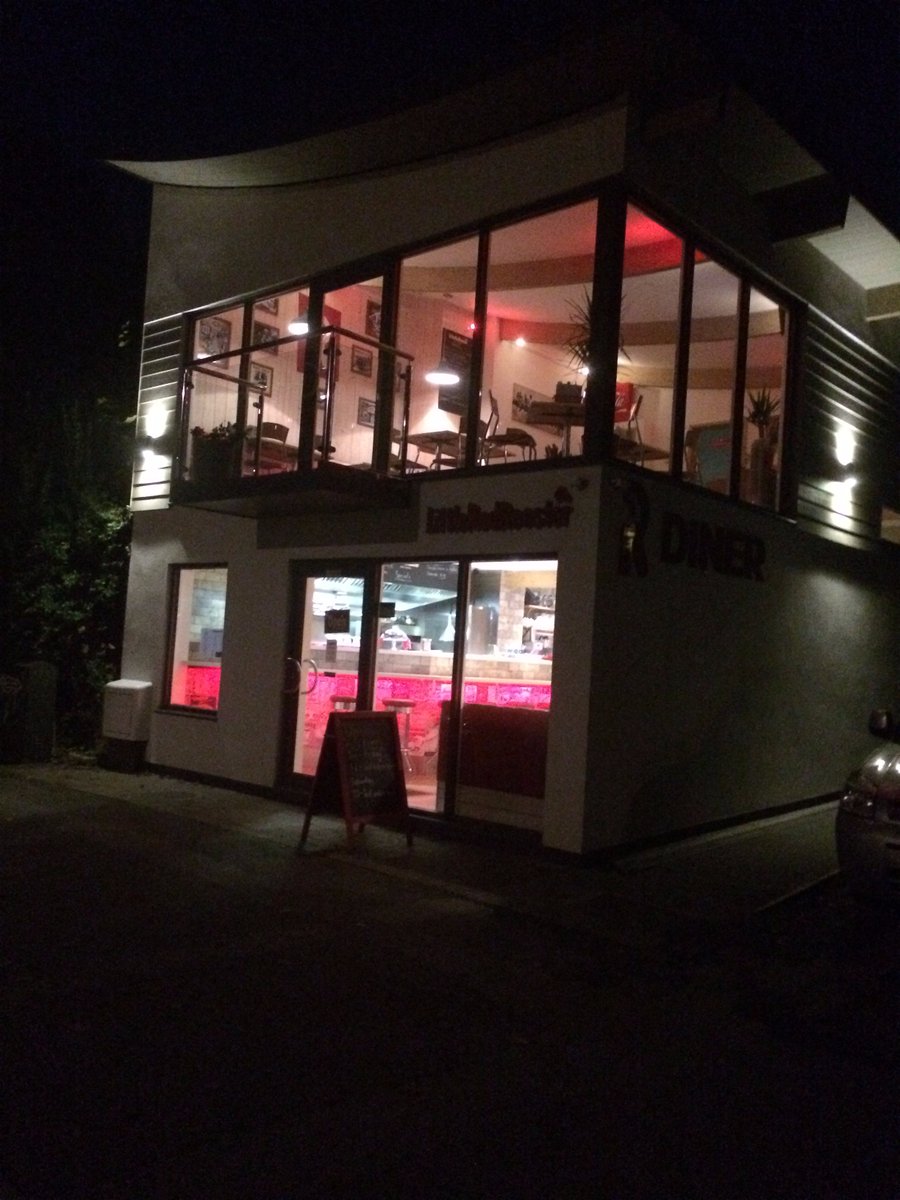 redroosterfal's tweet photo. New opening hours...last orders at 8pm Tue - Sat. #AutumnIsHere #fancylighting #americanfood #diner #falmouth #cornwall #burgers #milkshakes https://t.co/IyVUGNklqy