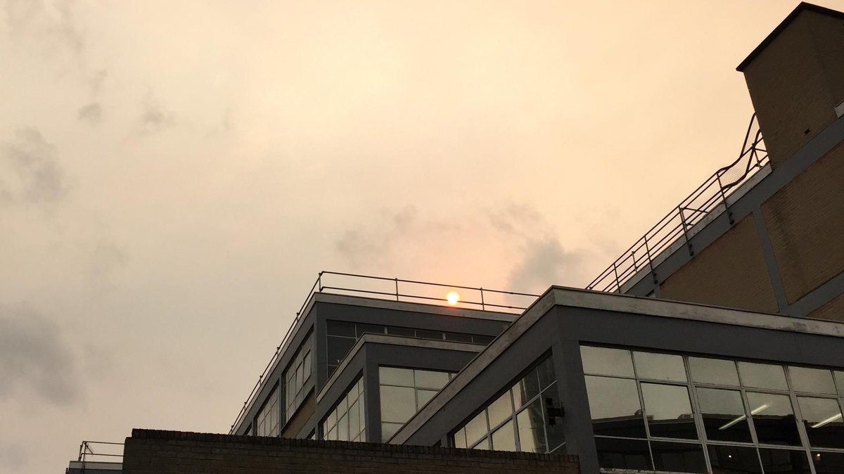 The sky looks odd. Apocalyptic, if you're being dramatic. buff.ly/2gnRZr6
