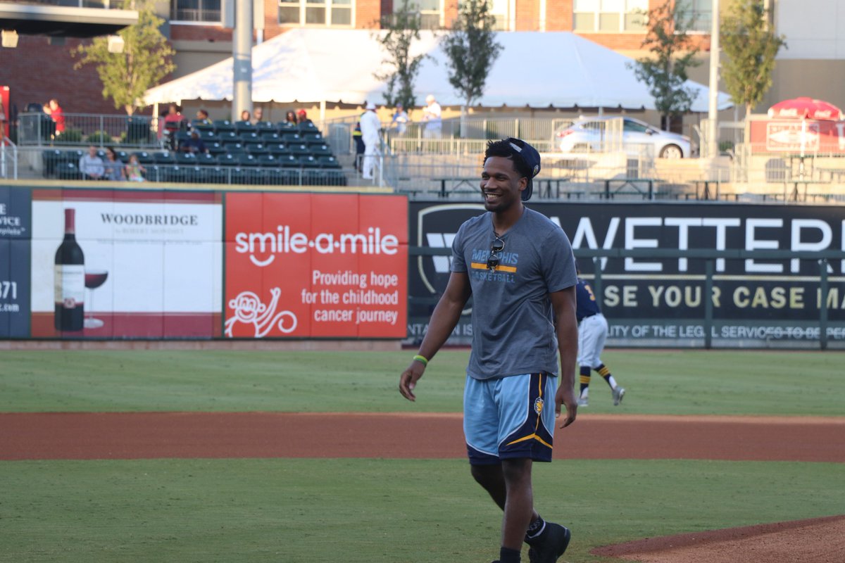 BhamBarons's tweet photo. Good luck to our friends at the @memgrizz who open their 2017-18 season at home TONIGHT! #GetWellSoon @WayneSeldenJr βΎοΈβ‘οΈπ #GrindCity https://t.co/zrnPamsfiw