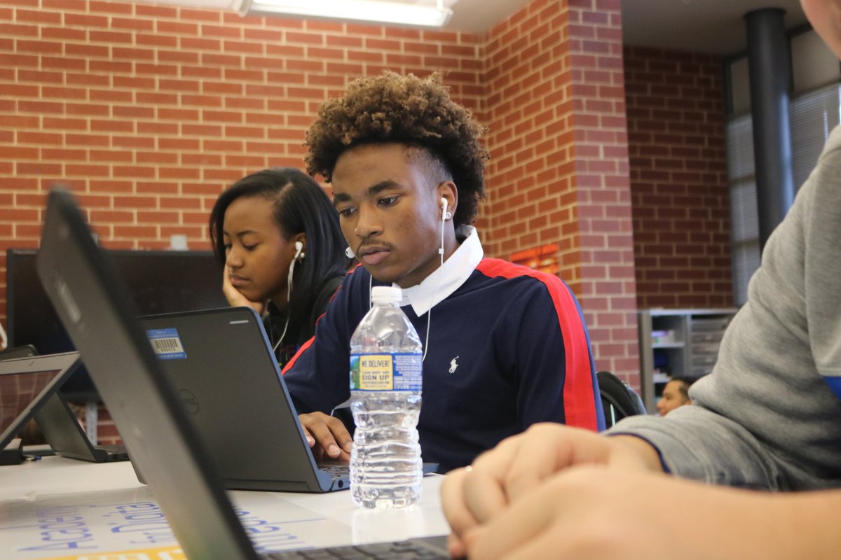 TributariWeb's tweet image. Tributari's new team members hard at work devolving our concept. #Techstartup #Made2k19  @MADE_MBK