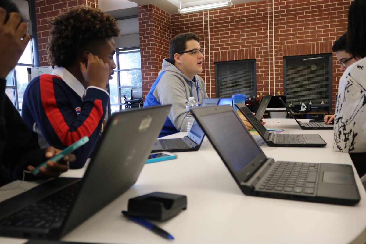 TributariWeb's tweet image. Tributari's new team members hard at work devolving our concept. #Techstartup #Made2k19  @MADE_MBK