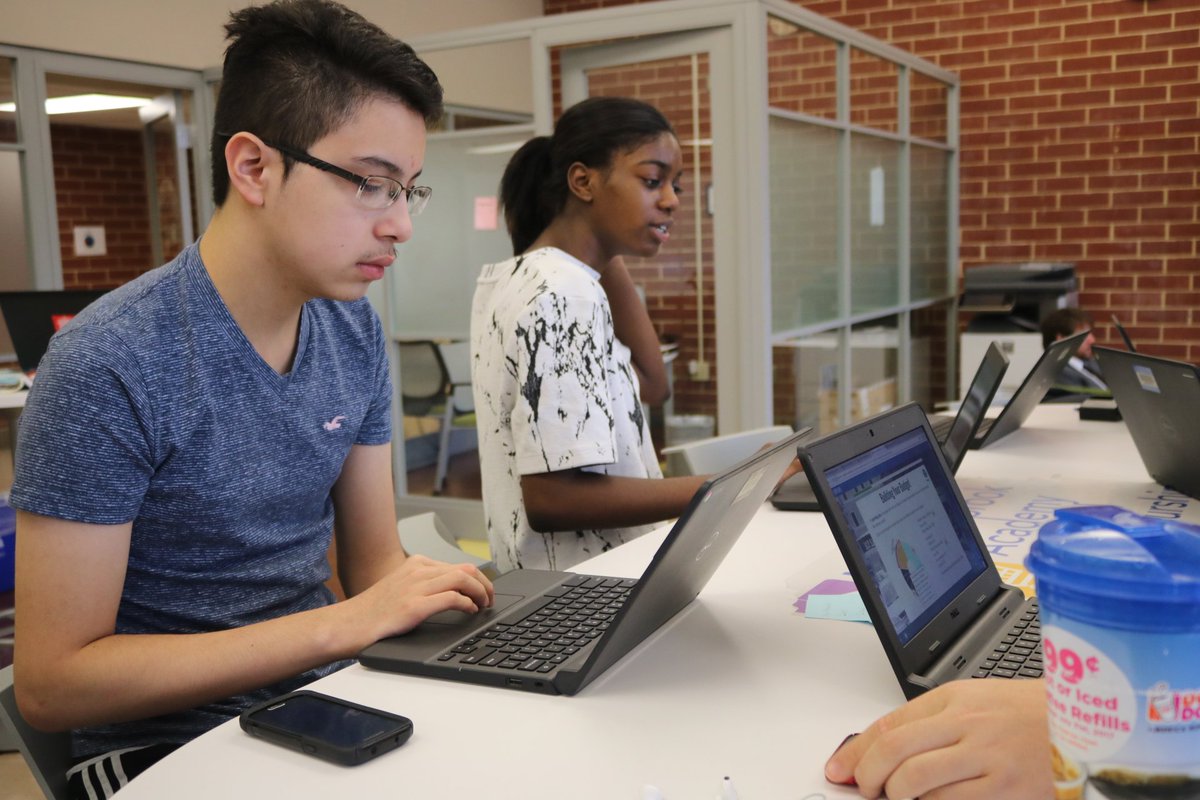 TributariWeb's tweet image. Tributari's new team members hard at work devolving our concept. #Techstartup #Made2k19  @MADE_MBK