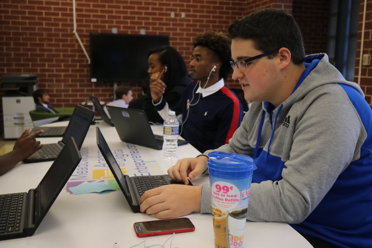 TributariWeb's tweet image. Tributari's new team members hard at work devolving our concept. #Techstartup #Made2k19  @MADE_MBK