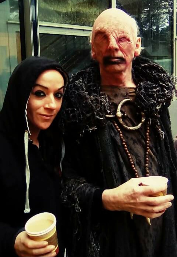 shieldmaiden333's tweet photo. Vikings album season4 .When tea is the only answer to a long day on set #TeaWithJohn #Vikings #Setlife #TheSeer @VikingsTV  @HistoryVikings https://t.co/DIsyhX1Ljy