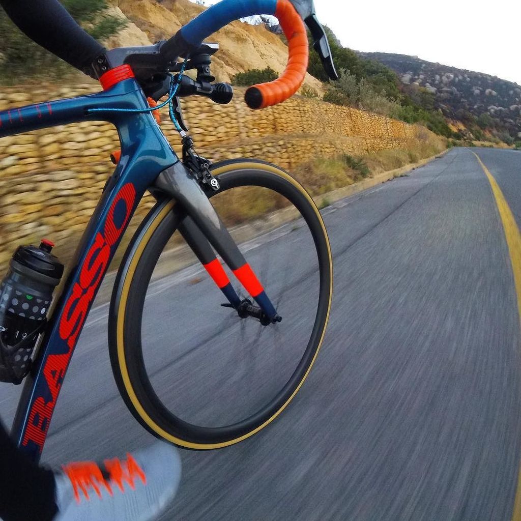 wearebikemob's tweet photo. Time to work on that summer tan 😜
#TanWallClub #SidewallDoping #Tanwalls #VeloflexMaster #BassoBikes #RideItalian… https://t.co/zmGRhjrFhb https://t.co/UlM1IBJKPw