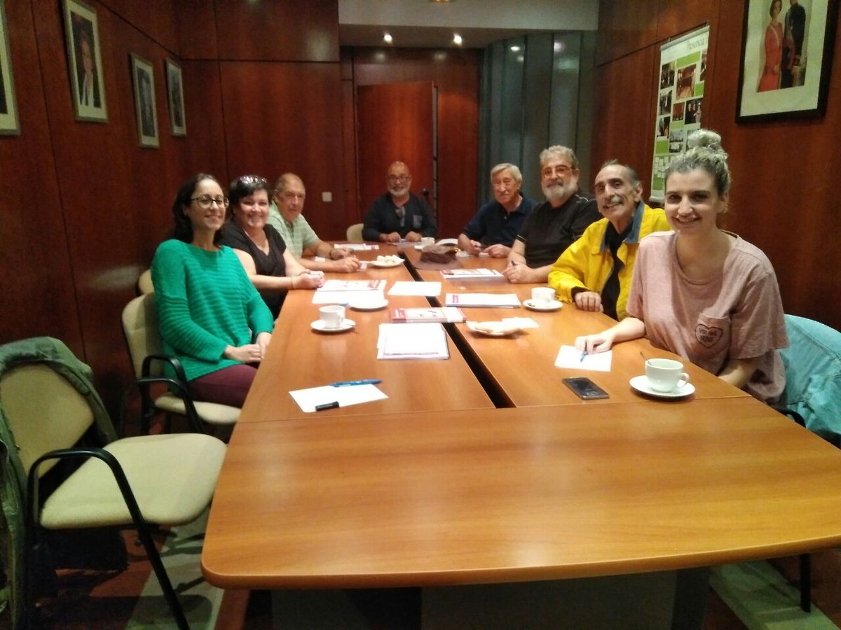 AltavozCoop's tweet photo. Empezamos validaciones de #lecturafacil con #mayores en @MayoresUDP ¡Qué ilusión! Va a salir un Maletín del #voluntariado genial 😍 https://t.co/b7WoxmU1UJ