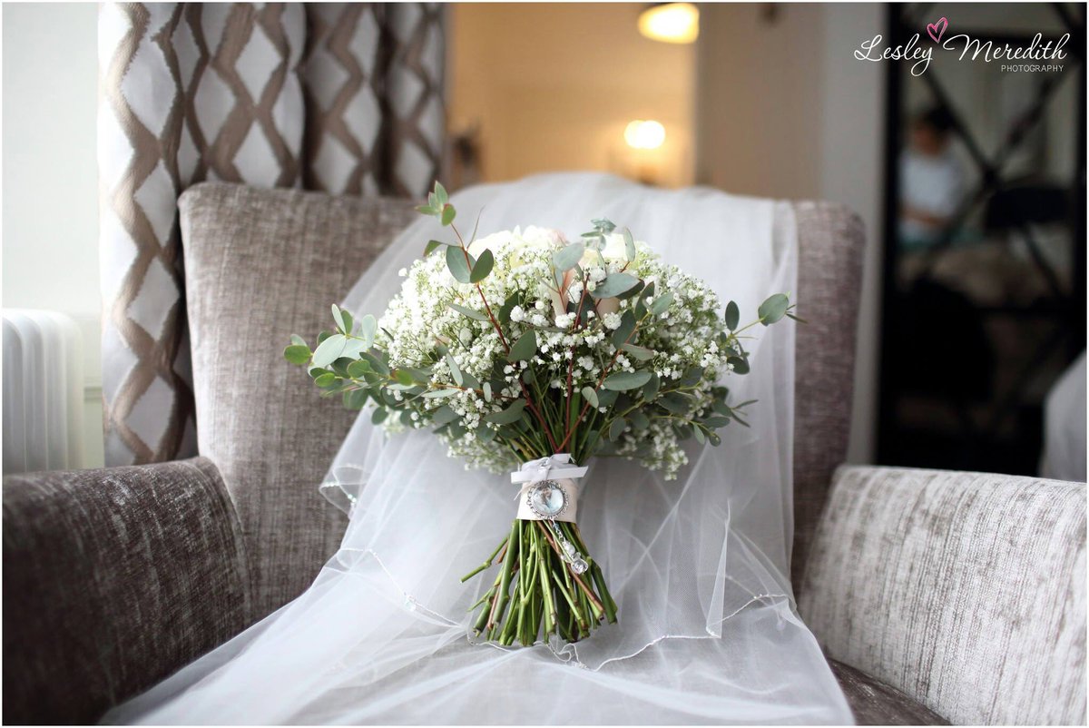 la_bellasparkle's tweet photo. How beautiful is this picture from @lesmeredithphot of this beautiful bouquet and our stunning memory charm 😍🌸 #memorycharm #bridalcharm https://t.co/7t7LtU2tEG