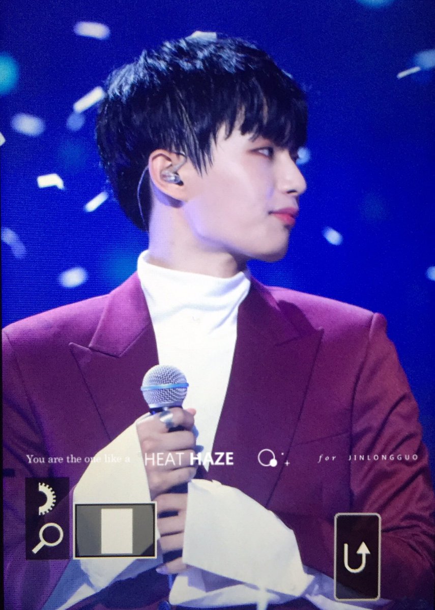 hhaze_0302's tweet photo. preview🐱171018 #김용국 #金龙国 #JINLONGGUO 데뷔축하해 용국아! https://t.co/fhItKyOtdz