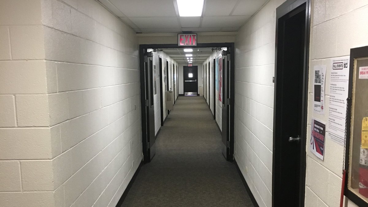 MattH575's tweet photo. Now I get to walk down this hallway. You'll never find a consistent smell that carries through the whole hall. #NCCMED200fa17 #SmellyAF https://t.co/SvrjvjkLXi