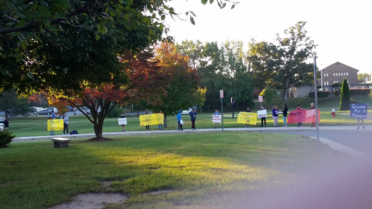 elyse_kristina's tweet photo. Bus driver appreciation with STM students! Thank you bus drivers! #lcps18 @SterlingMiddle1 @MrsJCounselor https://t.co/SdPHITGBZu