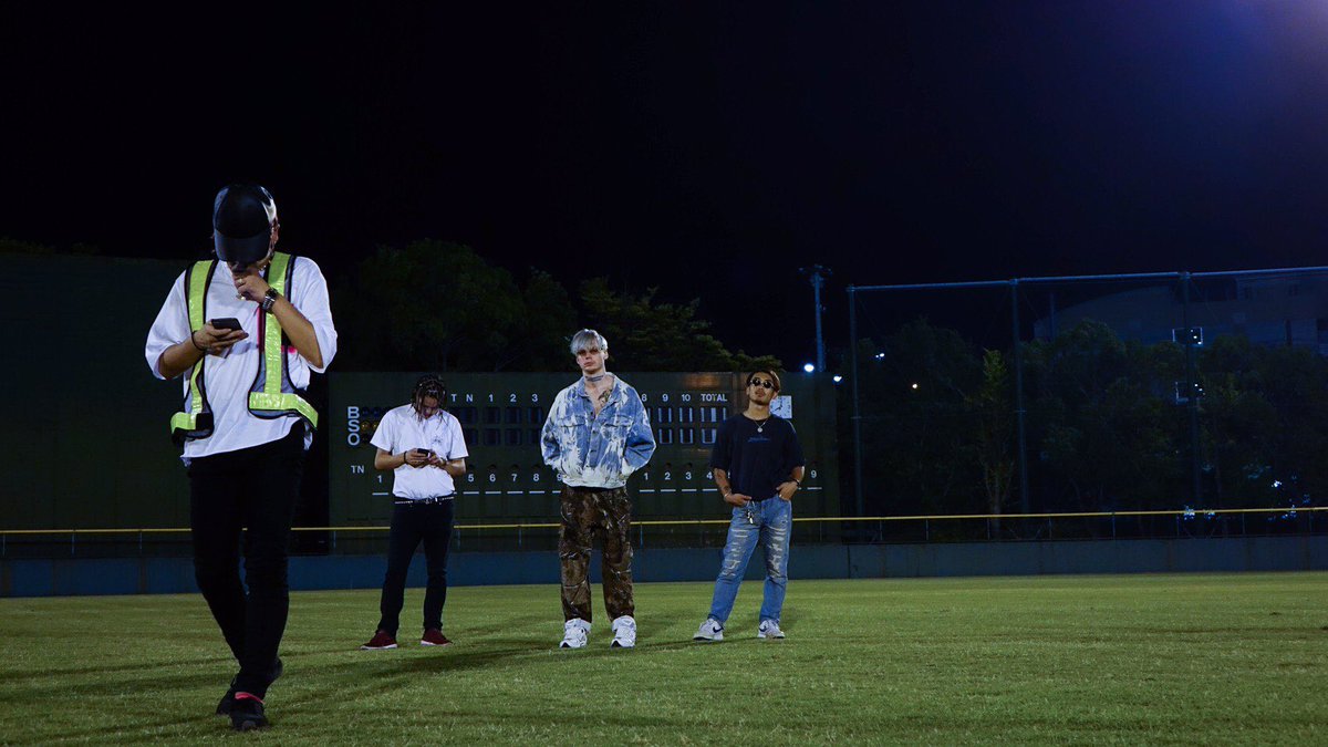 coldromanceboi's tweet photo. Young Coco feat. Lil Blue Steel , 23vrsz , Kenayeboi(Fresh Dude Crew)
10月20日金曜0時にYoung CocoのMixtape " #TSB3 " のラストソング【 Gone 】のMVが公開されます‼︎ https://t.co/iZiRdDjsEw