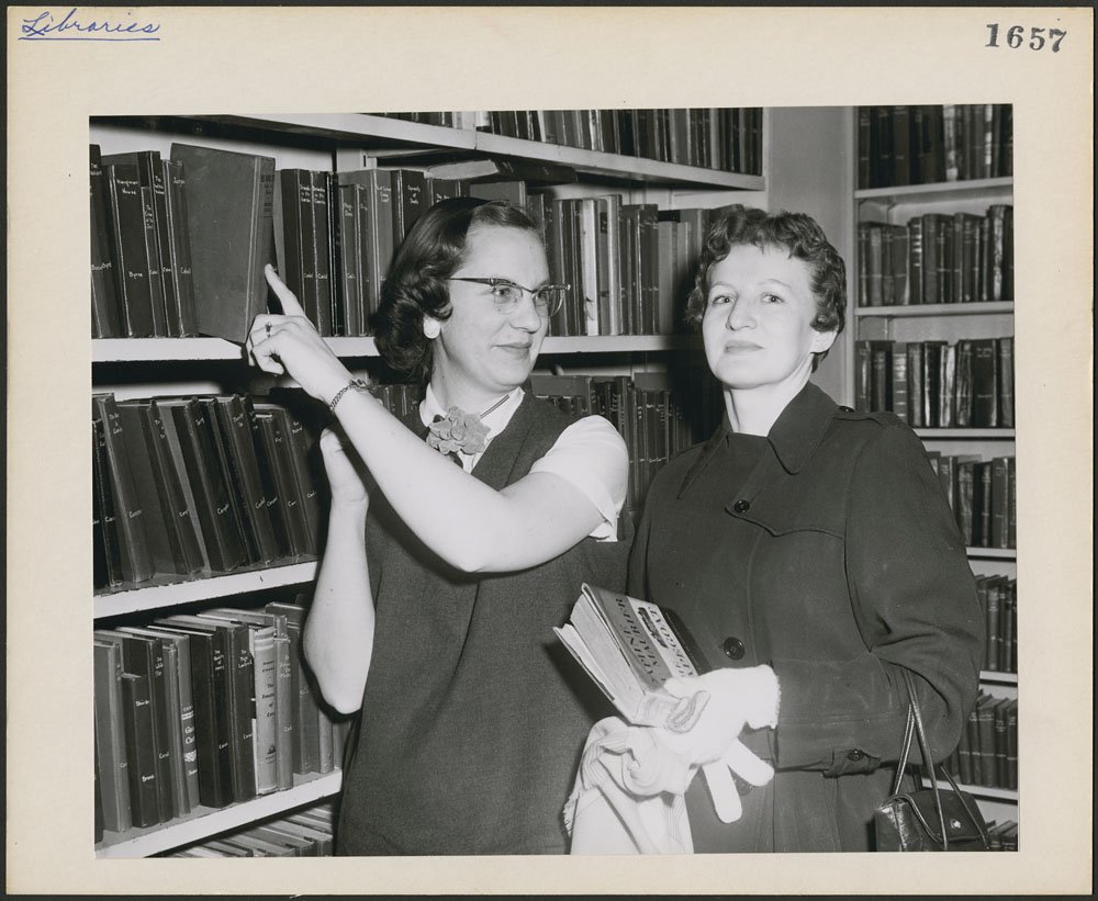 BiblioArchives's tweet photo. Des questions sur les vedettes-matière, Web des données, catalogage, ISSN, etc.? Le 19 octobre c’est #AskALibrarian #QuestionBiblio! https://t.co/yXhG30vog0
