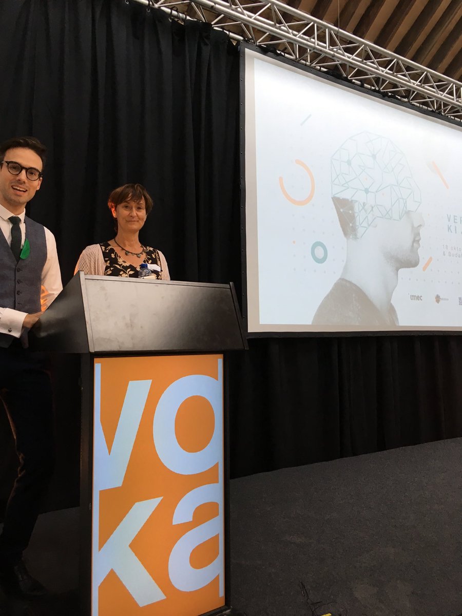 IsabelleCallens's tweet photo. Repetitie #verderkijkers #wo17 voor straks een volle zaal met 300 personen! @VokaWVL @StijnDebaillie https://t.co/WYlRQNgVYB
