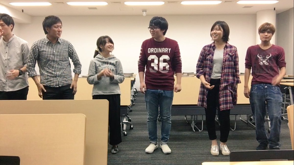 jade_newtone's tweet photo. こんばんは🍷
改めまして、芝浦工大アカペラサークルNewTone所属2年同期バンドJade です！長い！
現在は芝浦祭(11/3〜5)に向けて練習中です🎵
今日の１枚はジョーが歌詞間違えてみんなに見られてる１枚です👀6人の服装が揃っちゃいました笑 https://t.co/GLRu1W0QZK