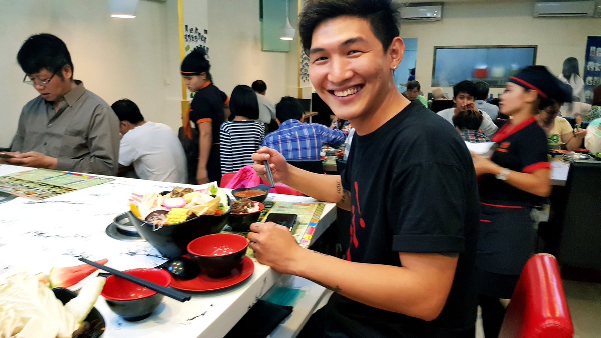 KEYLASHI93's tweet photo. Hotpot time after Gym....who wanna join??
#JustKey
#SamsungNote8Photography https://t.co/Xs2eiRnHQb