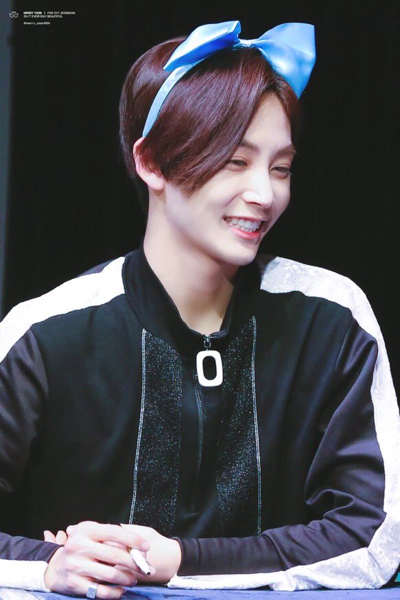 💐#정한 

아득하고 따스한 너를, 
어찌 사랑하지 않을 수 있겠니?

/오병랑, 꿈의 독서