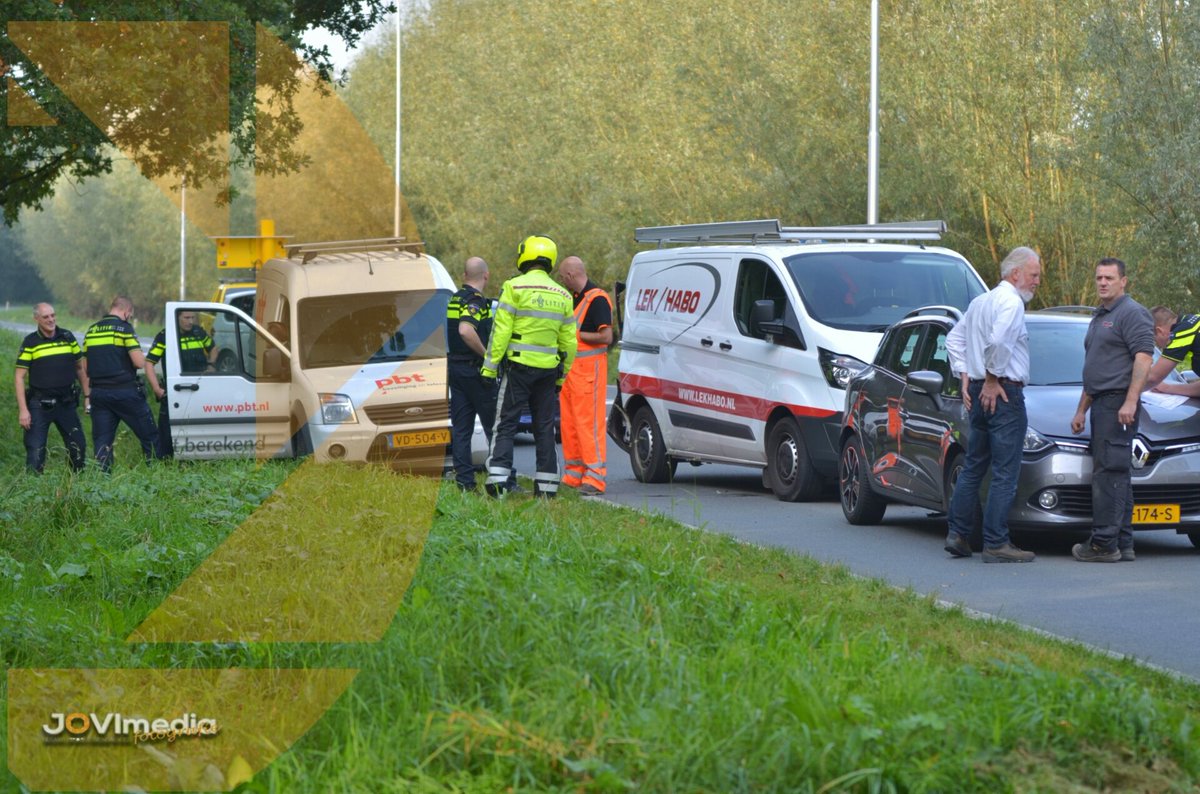 JOVImedia's tweet photo. Kettingbotsing vier voertuigen #N460 nabij #Alphen. Geen gewonden, berger ter plaatse #112HM https://t.co/xyEoRdOQUi